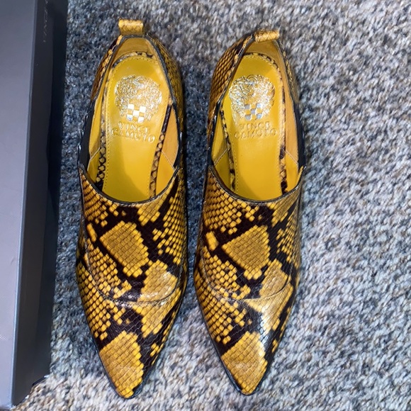 Vince C Fashion ankle bootie! - Picture 6 of 8